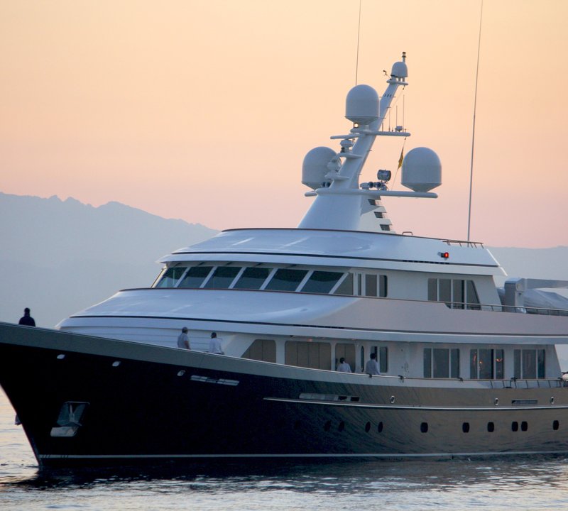 Yacht AURORA B, Feadship | CHARTERWORLD Luxury Superyacht Charters